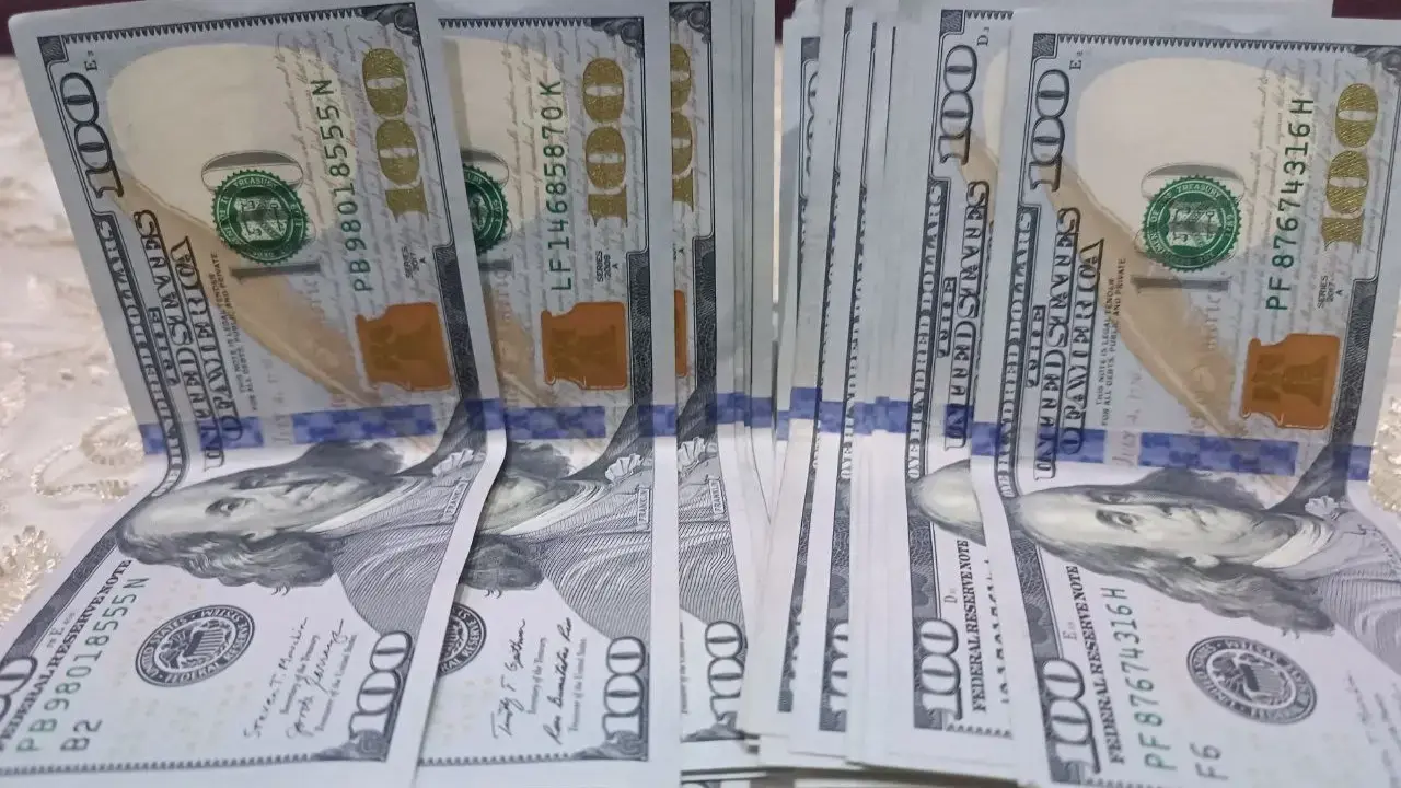 سعر الدولار مقابل الليرة السورية: تماسك العملة المحلية اليوم الجمعة